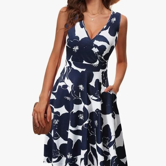 Guberry Dark Blue and White Floral Midi Dress - Picture 7 of 7